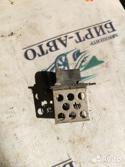 Резистор вентилятора охлаждения Renault Megane III