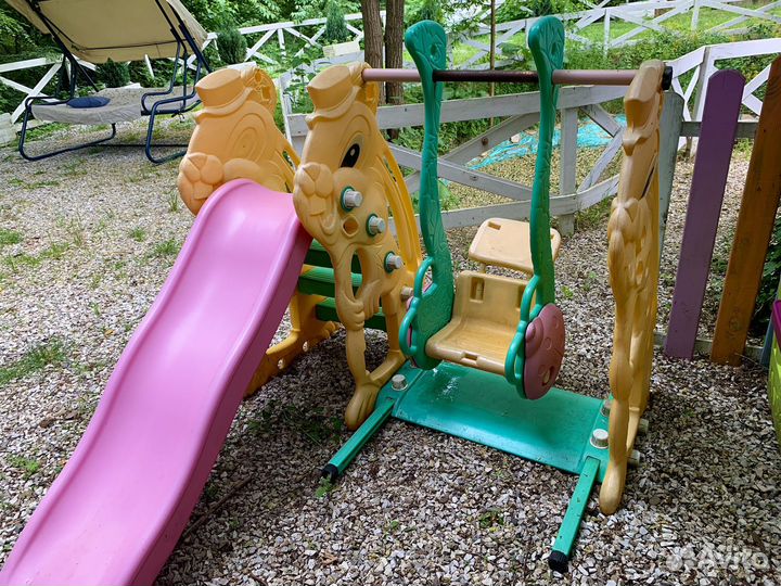 Детская горка и качели