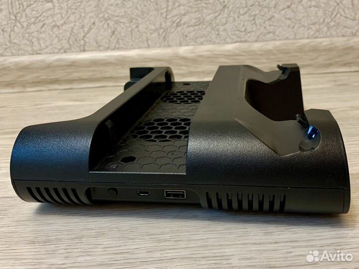Вертикальная подставка зарядная станция для PS4
