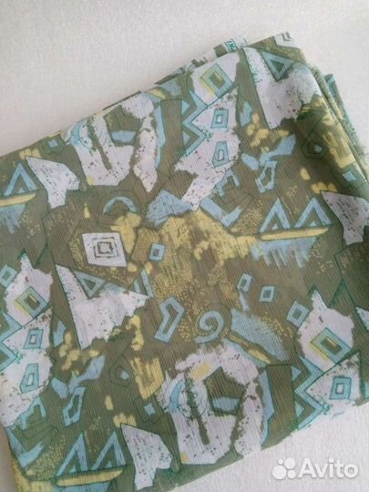 Креп (отрез ткани) салатового цвета