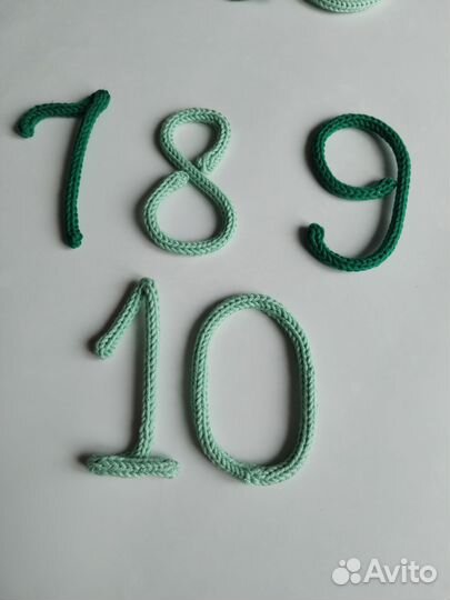 Вязаный декор в технике трикотин. Вязаное имя