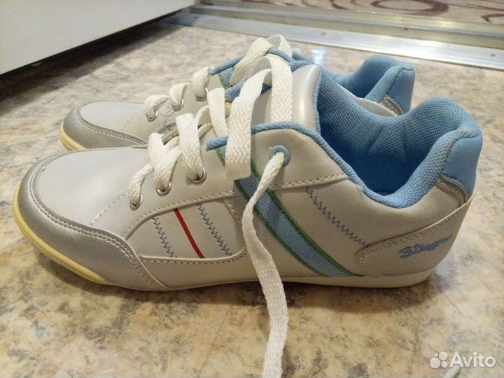 Кроссовки для девочки