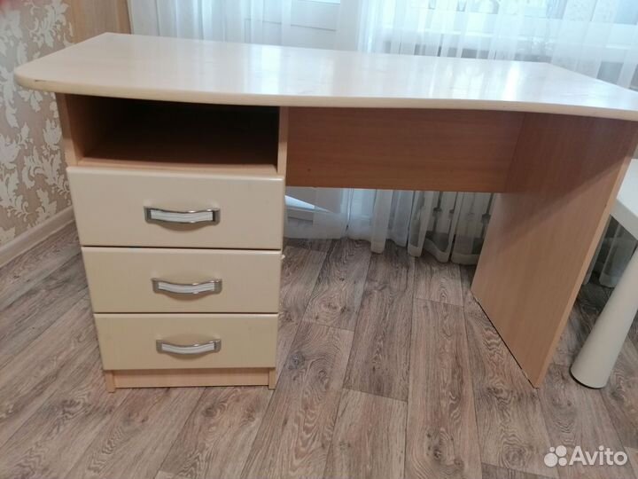 Письменный стол