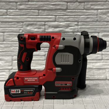 Бесщеточный аккумуляторный перфоратор Milwaukee 21