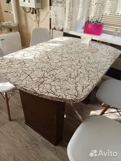 Стол кухонный