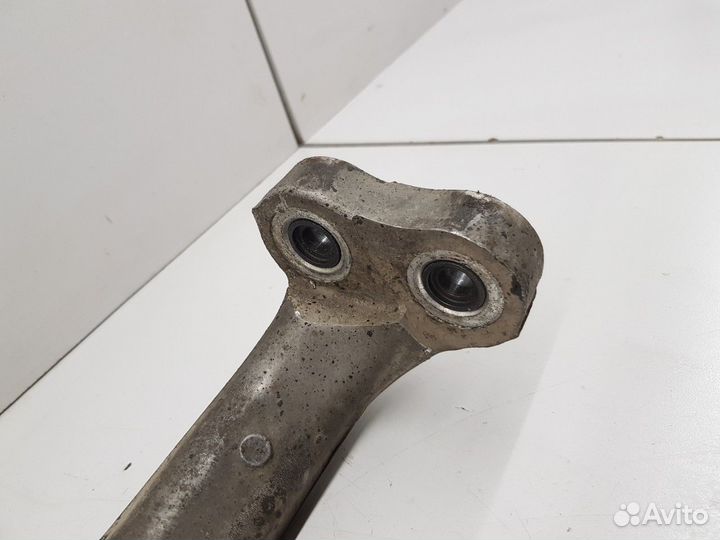 Кулак поворотный передний правый