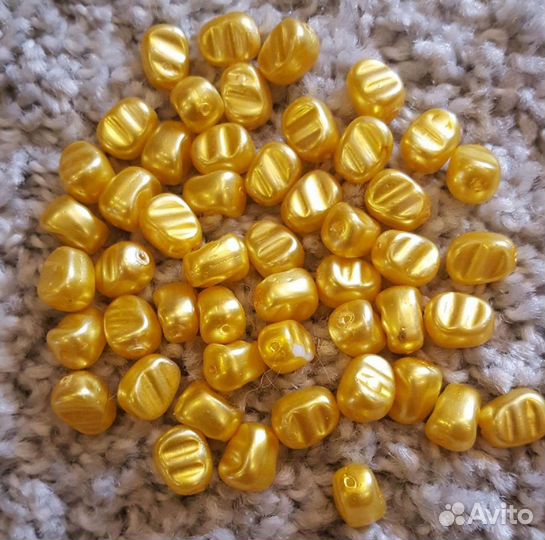 Чешские фигурные бусины. Напоминают зерна кукурузы