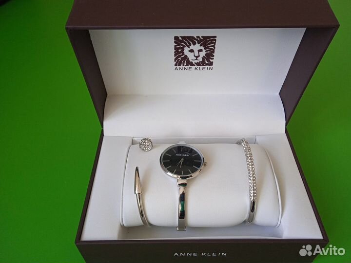 Женский набор часы + 2 браслета