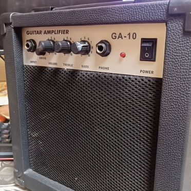 Бас Гитара Caraya B300BK и комбоусилитель GA-10