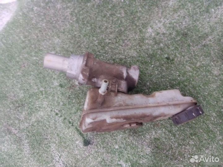 Главный тормозной цилиндр Ford Focus 2012