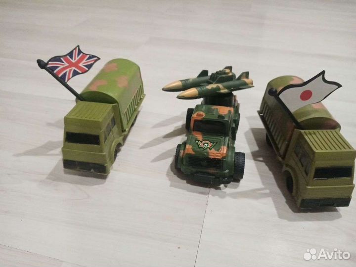 Модель солдитка, танков, самолётов, вертолётов