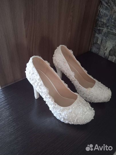 Туфли свадебные. 39 размер белые