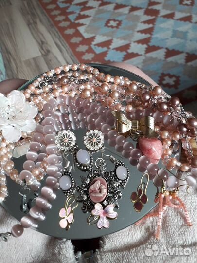 Винтажная бижутерия в розовых тонах одним лотом