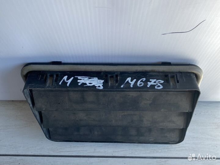 BMW М5 Вентиляционный лючек