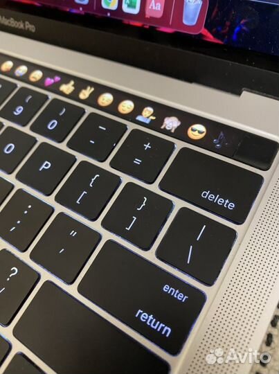 Apple MacBook Pro 13 2016 touch bar