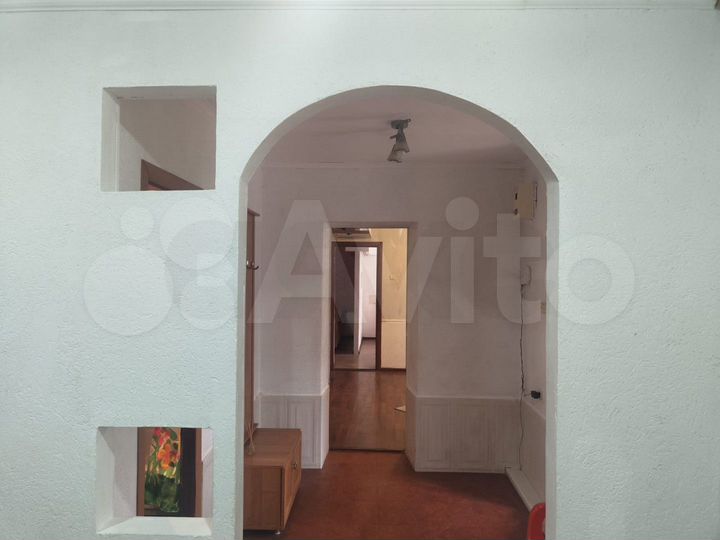 2-к. квартира, 60 м², 1/9 эт.