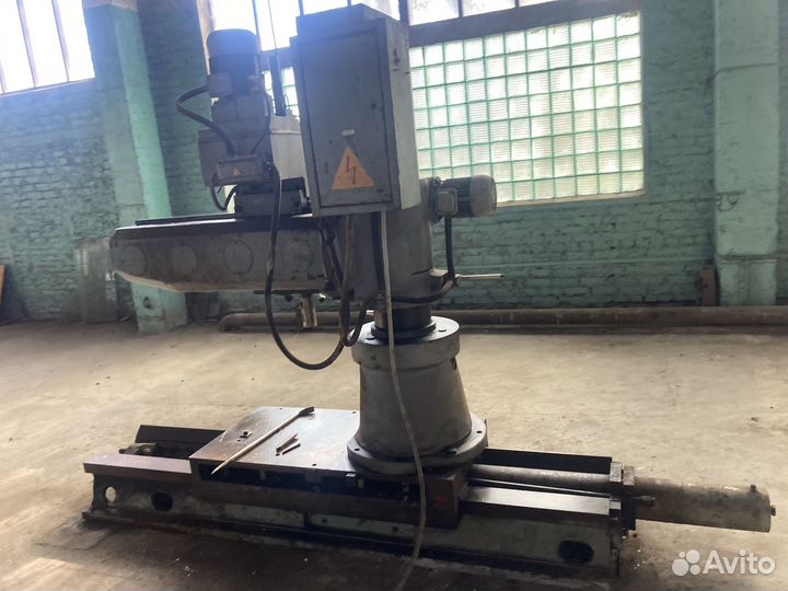 Радиально сверлильный станок 2532л