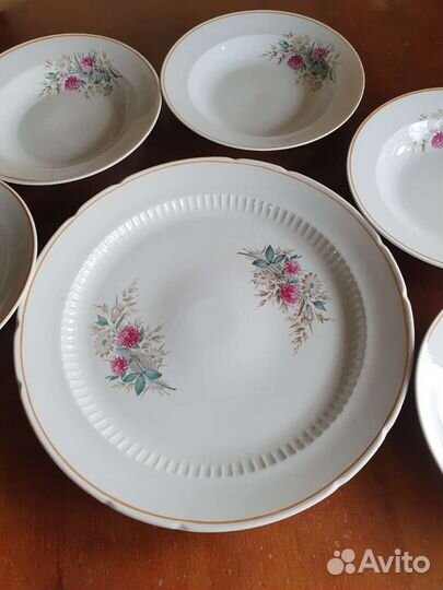 Большое блюдо и суповые тарелки СССР