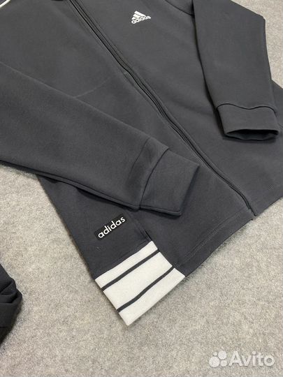 Спортивный костюм adidas