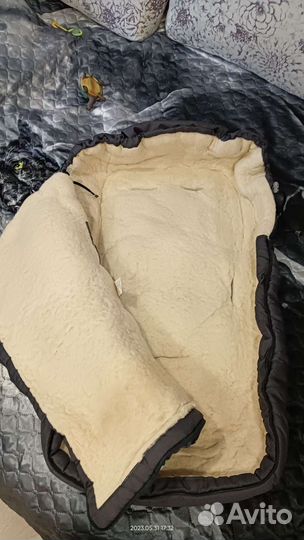 Меховой конверт в коляску