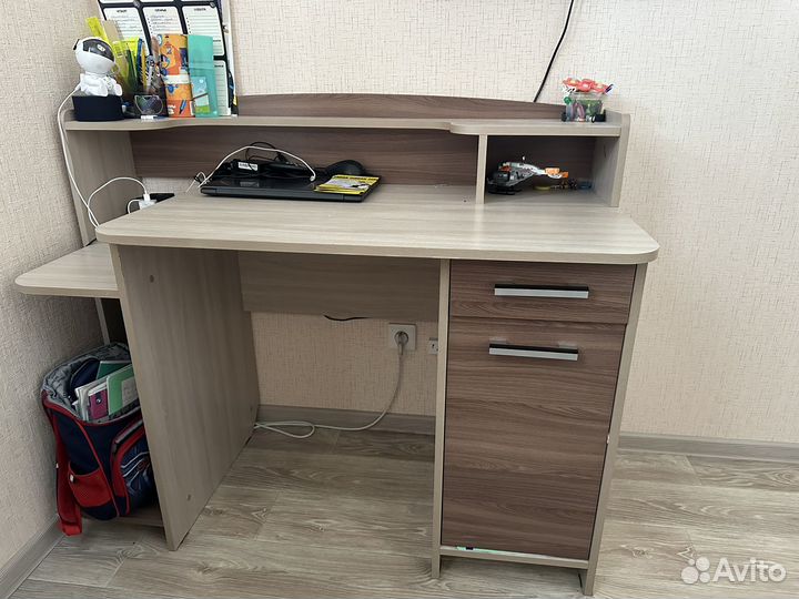 Письменный стол для школьника