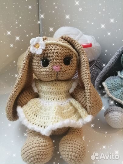 Вязаный зайчик ручной работы