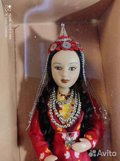 Кукла фарфоровая Туркменский костюм