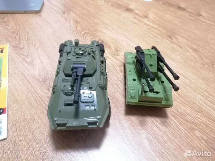 Игрушечный танки 2шт