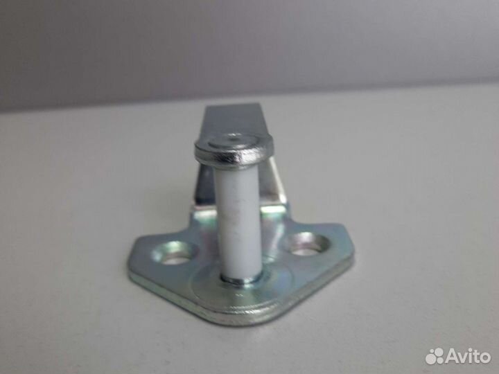 Ответная часть замка сдв двери средняя Transit 06