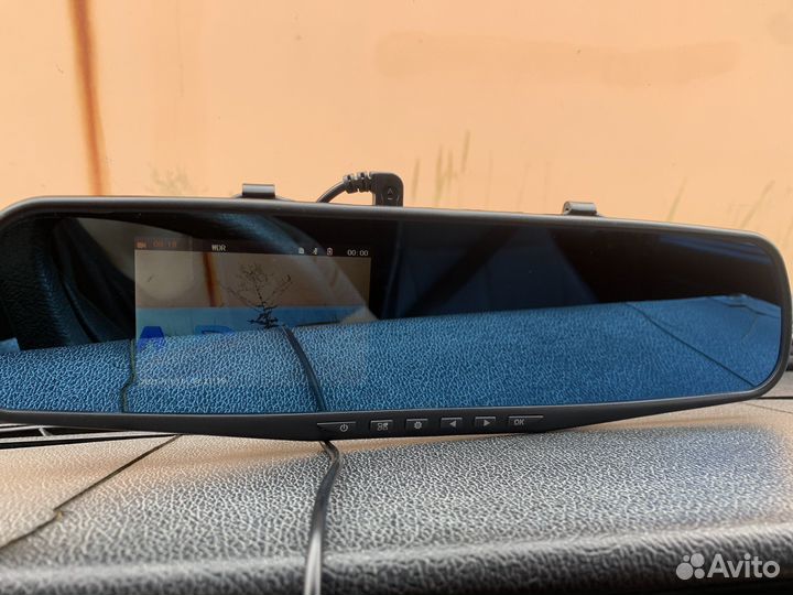 Видеорегистратор с камерой заднего вида