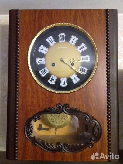 Часы настенные с боем. Янтарь. СССР