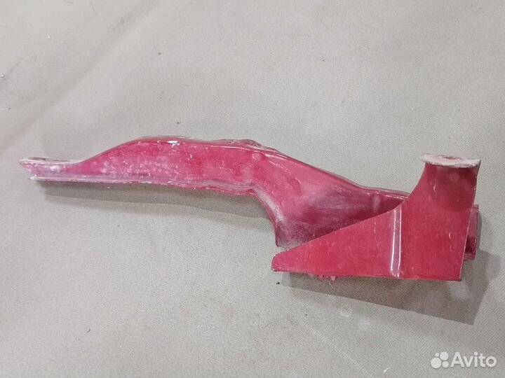 Кронштейн замка капота Mazda 323 5E 1.5 1980-1989