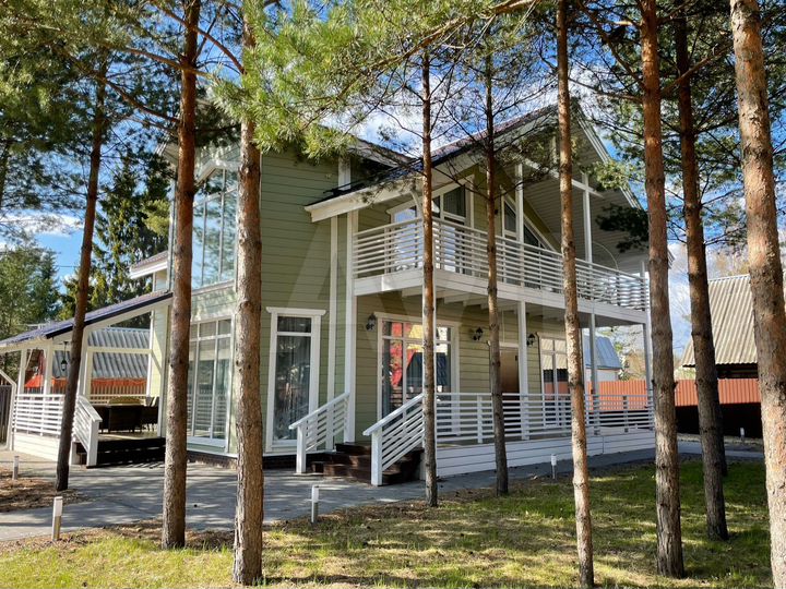 Коттедж 206 м² на участке 8 сот.