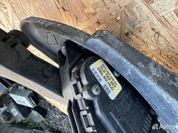 Педальный узел Volkswagen Touareg 4.2 AXQ 2003