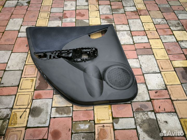 Задняя левая обшивка двери Honda Fit 2 2010