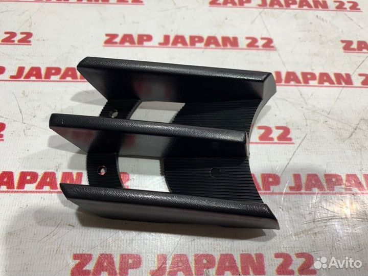 Решетка в бампер левая Mitsubishi Pajero Sport