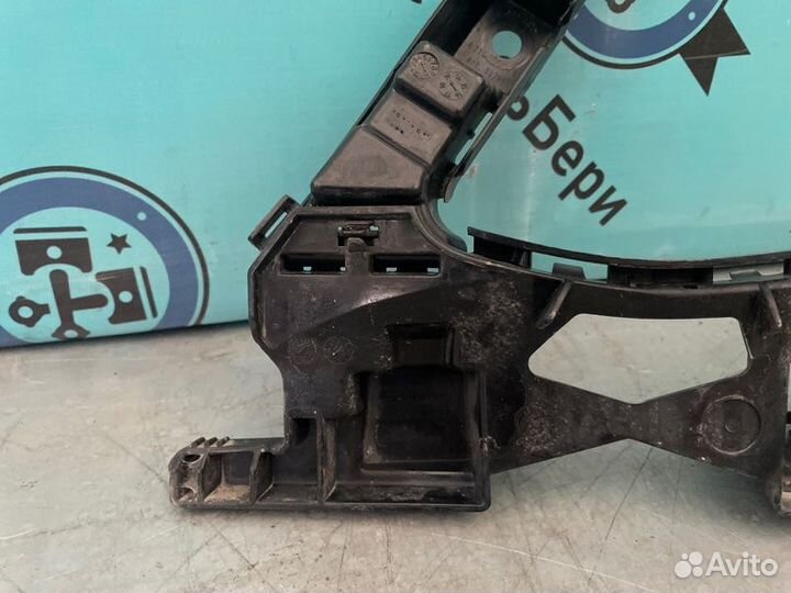 Кронштейн бампера задний правый Mercedes-Benz