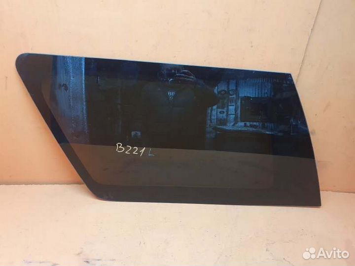 Форточка багажника задняя левая Cadillac Escalade