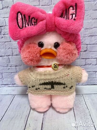 Утка лалафанфан с розовой повязкой