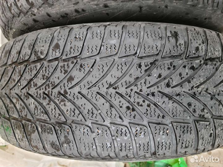 Goodyear UltraGrip Ice 2 215/60 R16 99T