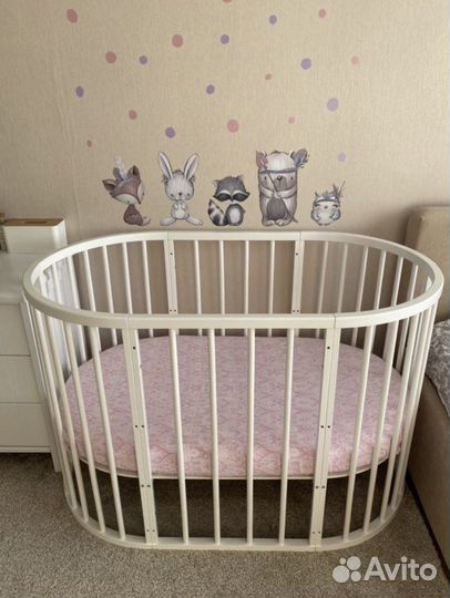 Детская кроватка с маятником