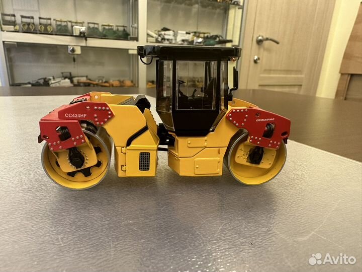 Модель каток дорожный Dynapac cc 424 hf