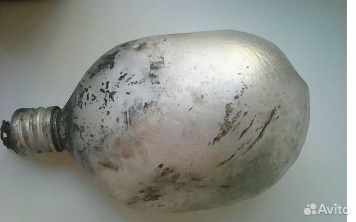 Военные фляжка, орденские планки, портупеи, плащ