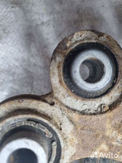 Цапфа (кулак задний левый) Хендай Соната 6 YF