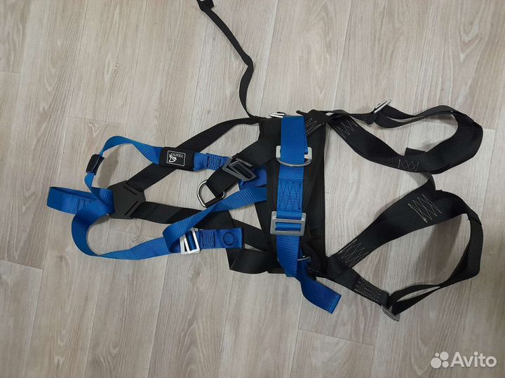 Страховочная привязь