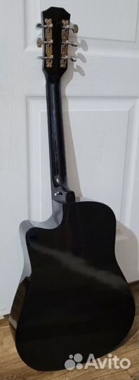 Акустическая гитара