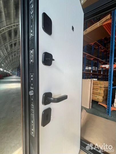 Дверь входная новая в квартиру