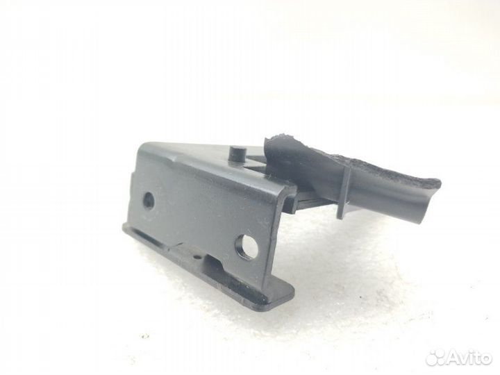 Крюк замка капота Mercedes-Benz Cls-Class W218