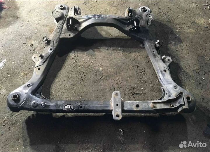 Балка подвески передняя (подрамник toyota sienna