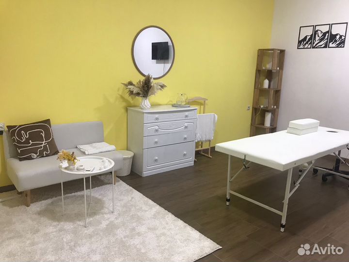 Массажистка